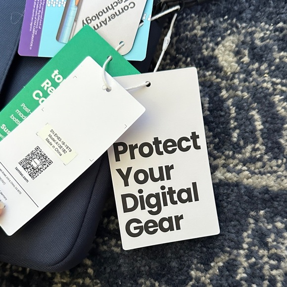 NWT tomtoc Defender-A13 Laptop Sleeve for 16 inch MacBook Pro - Picture 4 of 10